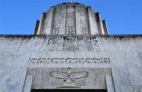 Oregon State Capitol Building in Salem, Oregon - Encircle Photos