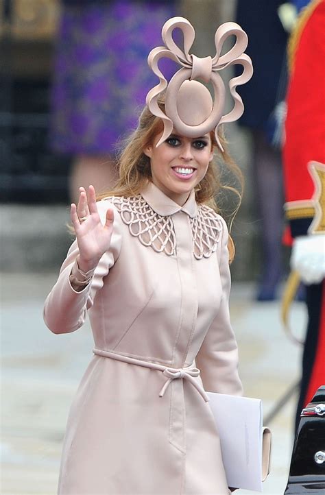 Princess Beatrice of York waved to the crowds outside the royal | Off to the Kentucky Derby! Let ...