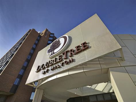 DoubleTree by Hilton Hotel West Edmonton - UPDATED 2022 Prices, Reviews & Photos (Alberta ...