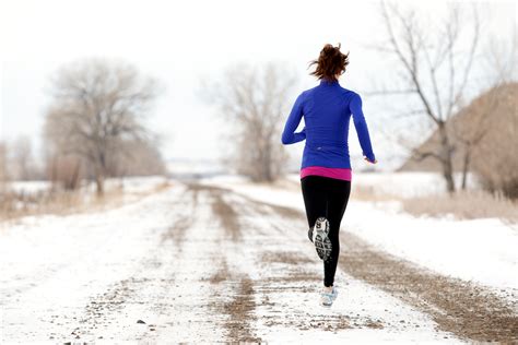 Winter Running Gear You Need For When It's Cold AF | SELF