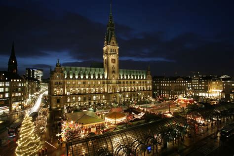 Pr0gramm for all: Hamburg City Hall at Night