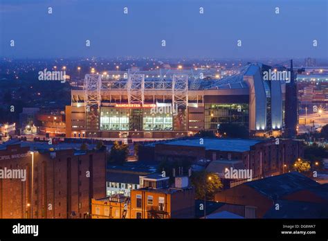 Football stadium uk at night hi-res stock photography and images - Alamy