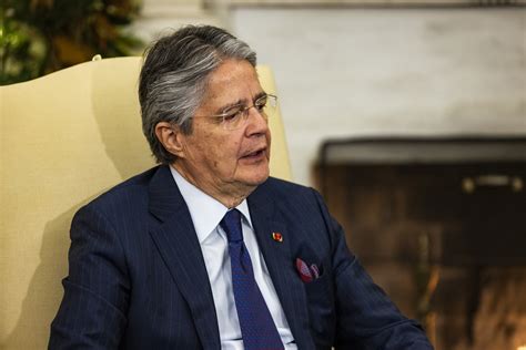 Ecuador President Calls Impeachment a ‘Desperate’ Grab For Power - Bloomberg