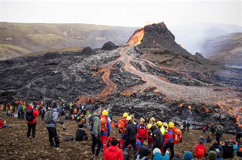 Thousands flock to Iceland's erupting Fagradalsfjall volcano | Daily Sabah