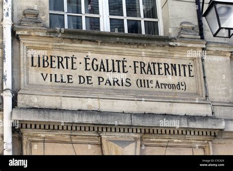 "Liberté, égalité', Fraternité' iscrizione a Le Marais, terzo ...