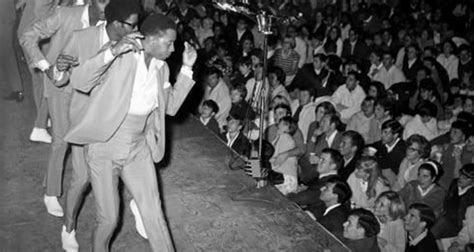 The History Of Harlem's Iconic Apollo Theater, In 33 Vintage Photos