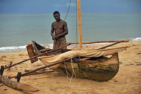 Kairosimages | pirogue a balancier, Nosy Be, Madagascar.dugout in Nosy ...