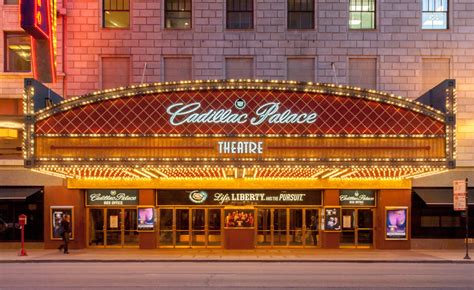 Calling theatre nerds! You need to visit the Cadillac Palace Theatre in Chicago