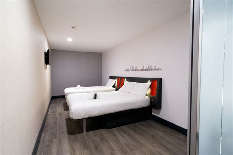 easyHotel Leeds City Centre | Book Direct £⬇️ | easyHotel