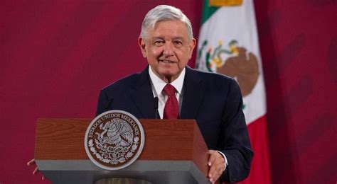 Andrés Manuel López Obrador y AMLO ya son marcas; entregó IMPI título