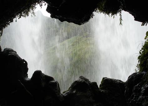 Walk into the Water-Curtain Cave to watch Huangguoshu Waterfall ...