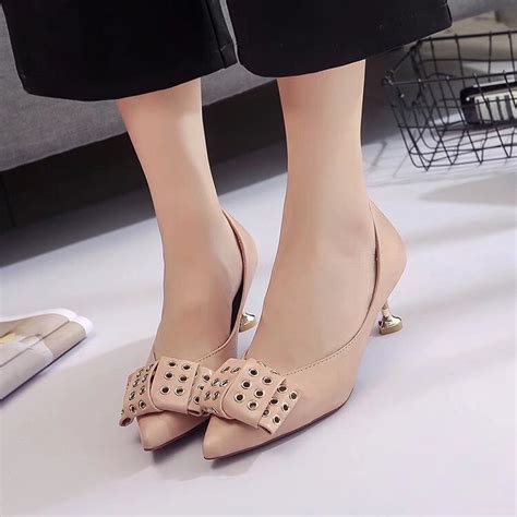 35+ Best Women's Comfort Heels To Embellish Your Look