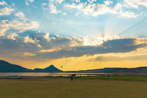 Green Grass Field during Sunset · Free Stock Photo