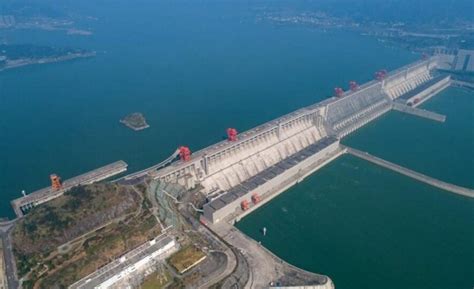 Three Gorges Dam on high alert after worst floods in 70 years in China - More than 400 million ...