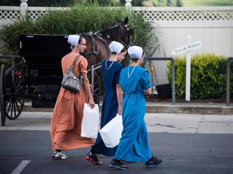 Why Do Amish Women Wear Bonnets? (A Cultural Guide) — Amish Baskets