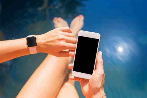 Which Apple Watch Is Waterproof? - The Gadget Buyer | Tech Advice