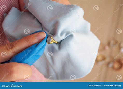 Jeweller Hand Polishing and Cleaning Gold Jewelry Ring Stock Image - Image of hand, equipment ...