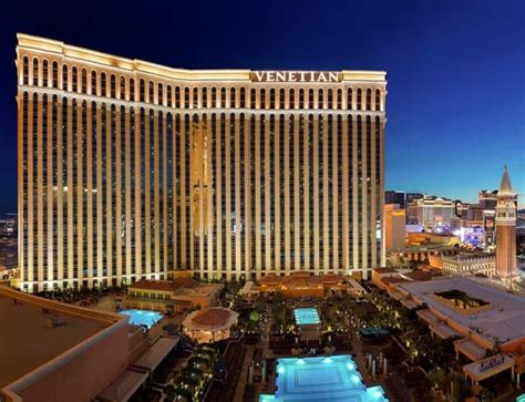 13 Best Las Vegas Hotels with Jacuzzi in Room