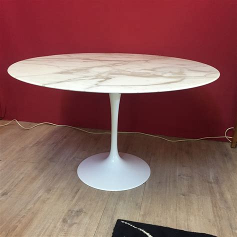 Vintage "Tulip" dining table by Eero Saarinen for knoll - 1970s ...