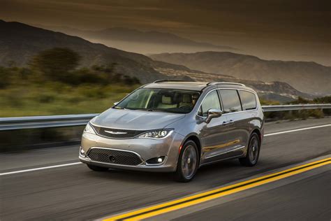 2019 Chrysler Pacifica Review, Ratings, Specs, Prices, and Photos - The ...