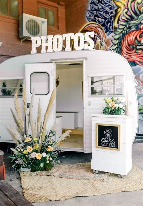 Best Wedding Photo Booth Tips and Selfie Corner Ideas for Your Wedding