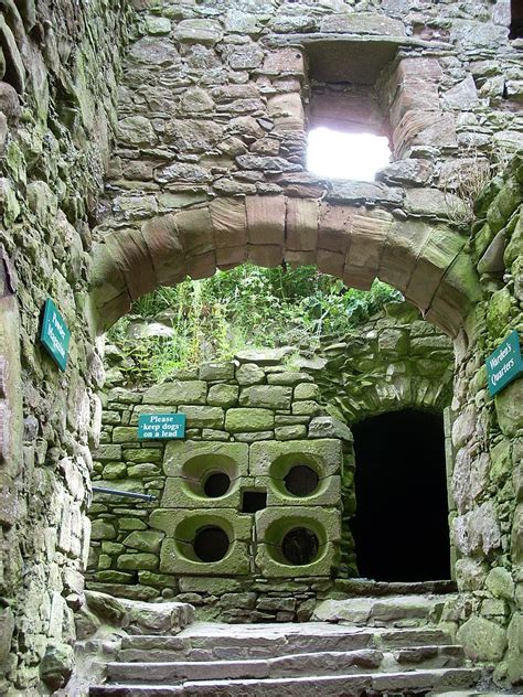 File:Dunnottar Castle, July 2009 05.jpg - Wikimedia Commons