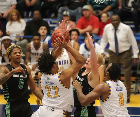 CSUB mens basketball wins game in overtime 58-57 - The Runner