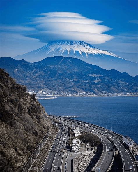 A landscape picture of Mount Fuji Shizuoka Prefecture in Japan : pics