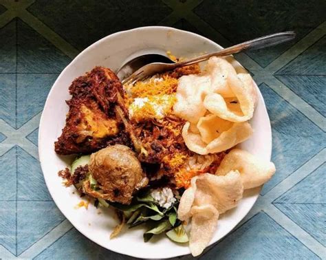 9 Tempat Makan Nasi Uduk Jakarta Paling Recommended