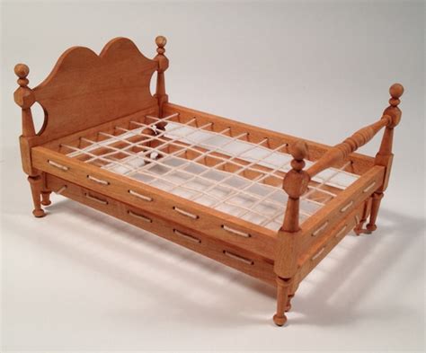 Colonial trundle rope bed