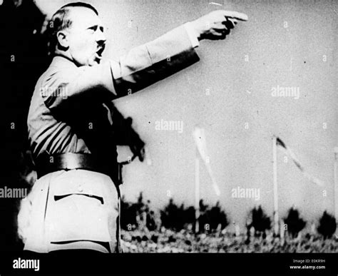 Adolf Hitler giving a speech Stock Photo - Alamy