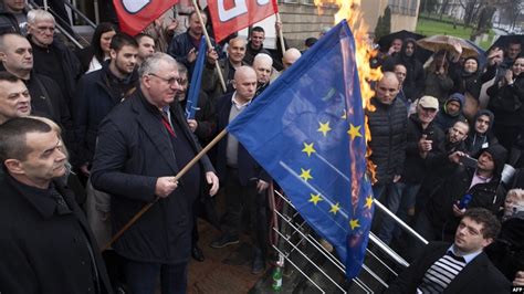 Serb Nationalist Defies Court, Burns EU, NATO Flags