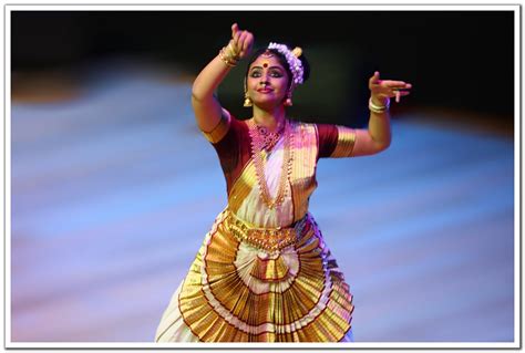 Mohiniyattam | Dance of india, Indian classical dance, Indian dance