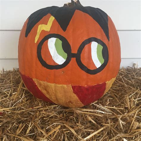 Harry Potter painted pumpkin | Painted pumpkins, Pumpkin decorating, Christmas paintings