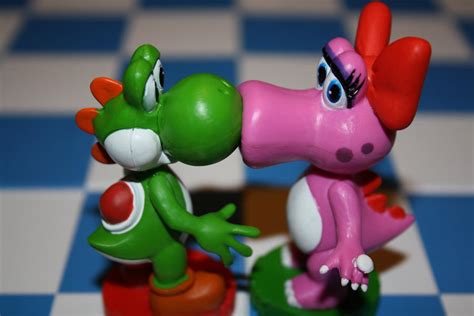 Birdo and Yoshi kiss by flofinou on DeviantArt