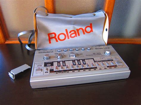 MATRIXSYNTH: Roland TB-303 Bassline Analog Synthesizer SN 185500