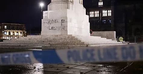 Rochdale Cenotaph sprayed with 'free Palestine' graffiti | UK News | Metro News