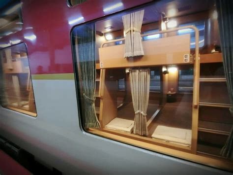 Japanese Sleeper Trains Look Ordinary From Outside But Their Interiors Are A Peaceful Oasis ...