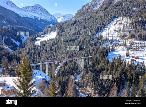 Switzerland langwieser viaduct hi-res stock photography and images - Alamy