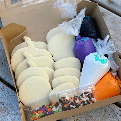 Halloween Cookie Kits | Cookie decorating, Custom cookies, Halloween ...