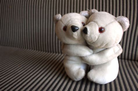 Free photo "Teddy Bear Couple Hug"