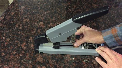 Swingline Heavy Duty Stapler How To Open - Here's how to load staples into the swingline heavy ...