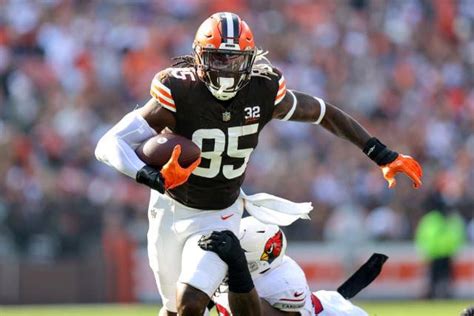 Browns "Highly Unlikely" To Trade David Njoku