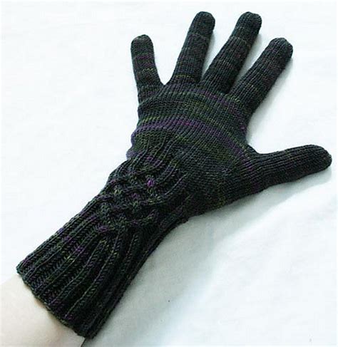 Ravelry: Knotty Gloves pattern by Julia Mueller