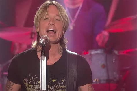 Keith Urban Returns to ‘American Idol’ Stage With Fun Wild Hearts | DRGNews