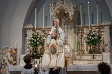 The Traditional Latin Mass: A first-timer's guide | Catholic News Agency