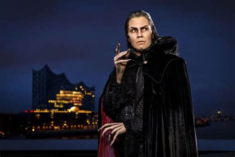 Mathias Edenborn wird Graf von Krolock beim TANZ DER VAMPIRE Hamburg | Musical1