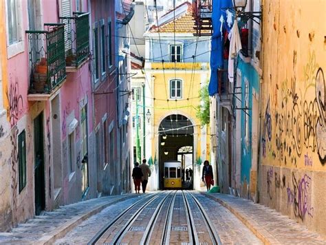 Bairro Alto | Sightseeing | Lisbon