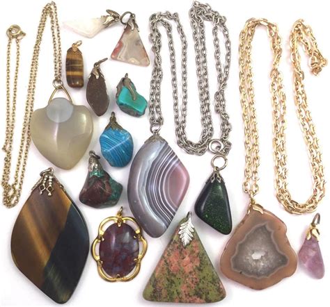 VINTAGE POLISHED STONE NECKLACE PENDANT CHARM LOT CHAIN PRETTY COLORS ...