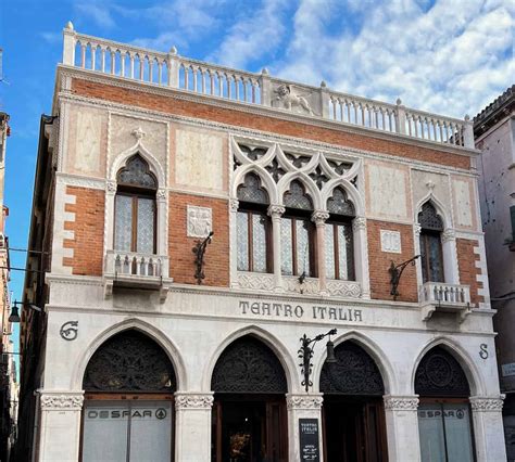 Cannaregio, Venice's Most Relaxing District - Lions in the Piazza